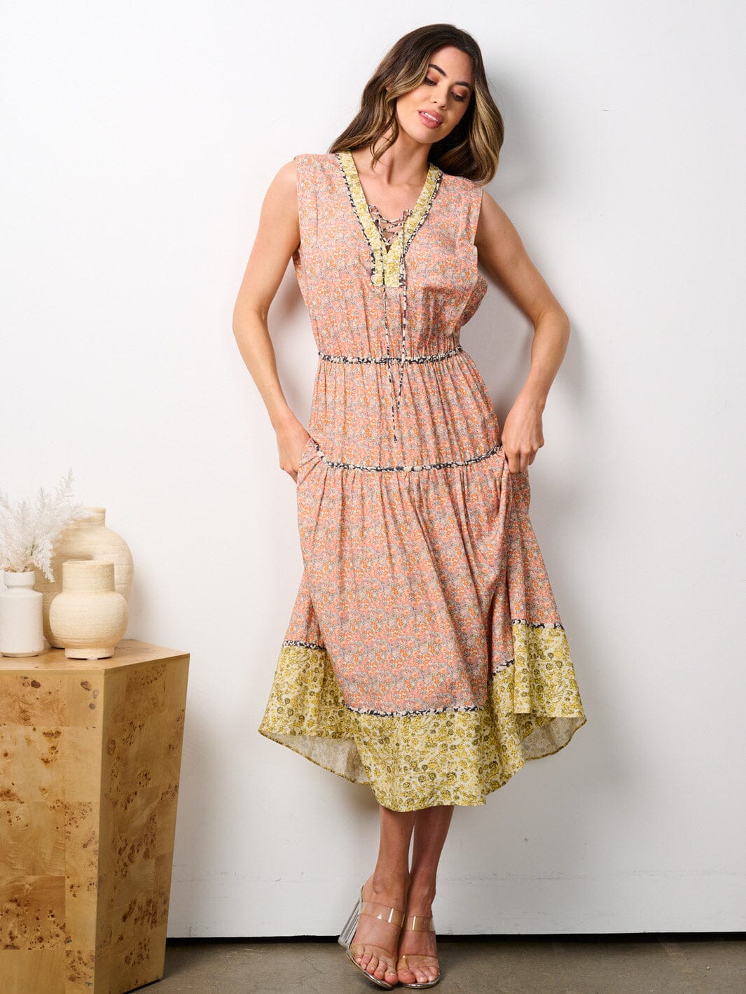 WOMEN'S SLEEVELESS V-NECK ELASTIC WAIST TIERED FLORAL MIDI DRESS