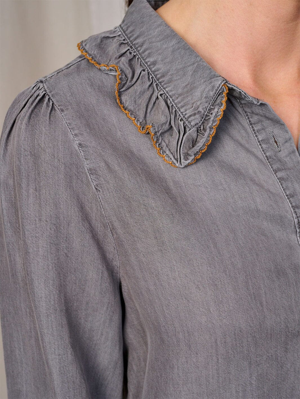 WOMEN'S LONG SLEEVE BUTTON UP RUFFLE COLLAR BLOUSE