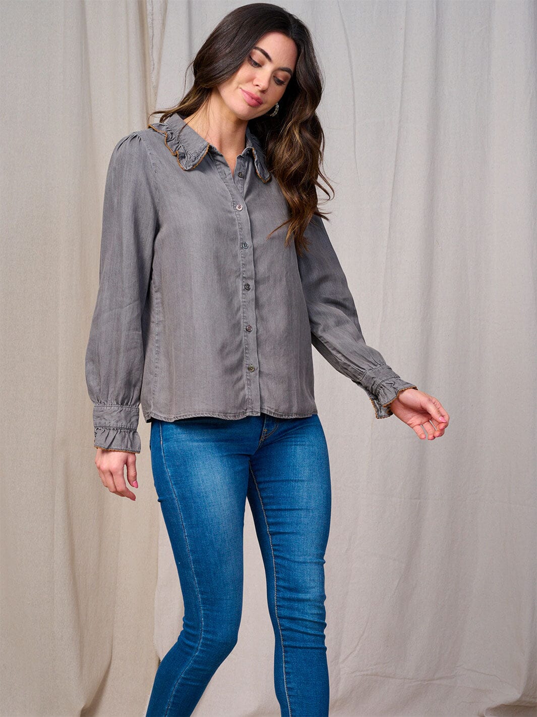WOMEN'S LONG SLEEVE BUTTON UP RUFFLE COLLAR BLOUSE