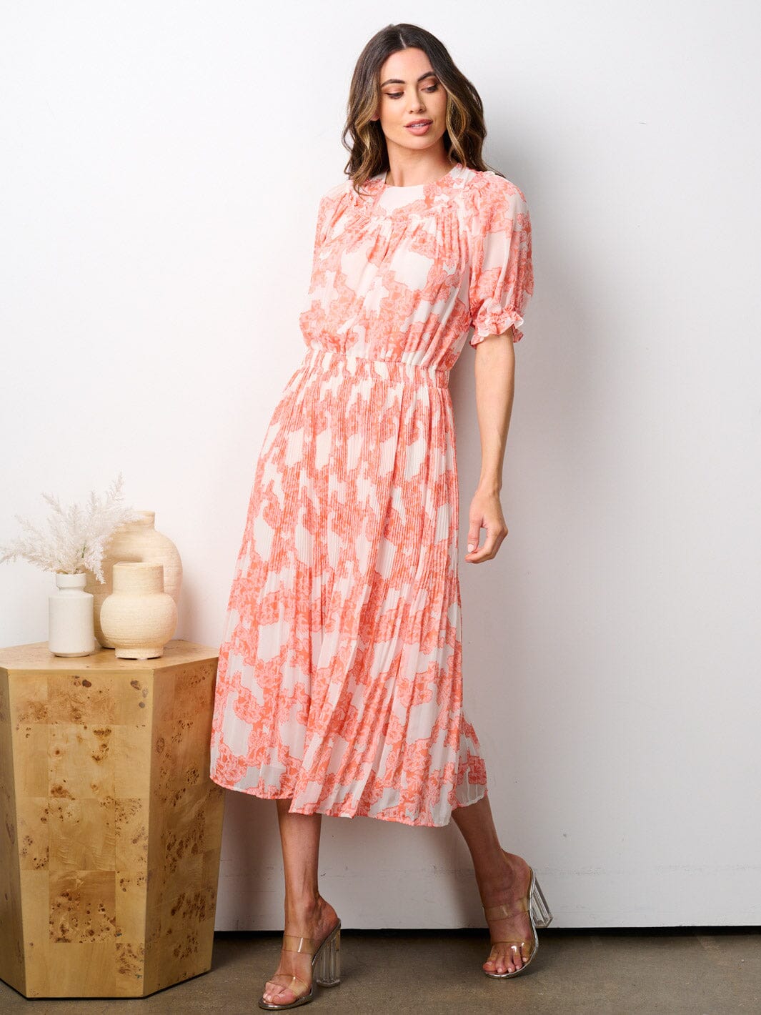 WOMEN'S SHORT PUFF SLEEVE ELASTIC WAIST PLEATED PRINT MIDI DRESS