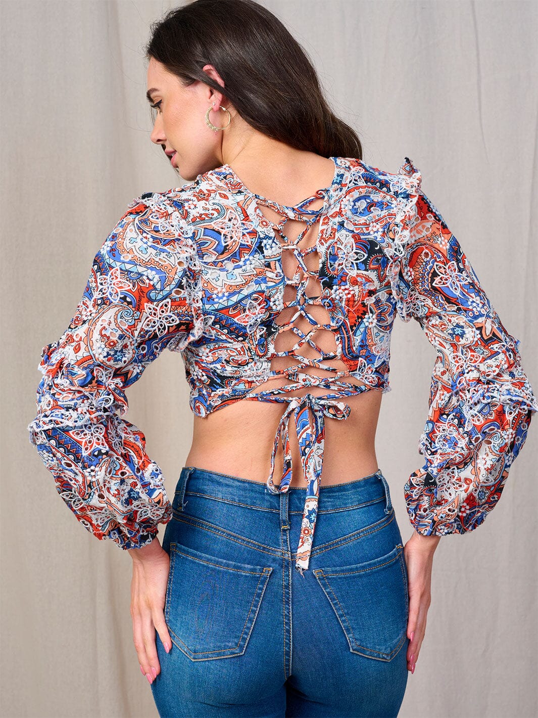 WOMEN'S LONG SLEEVE OPEN BACK V-NECK RUFFLE FLORAL CROP TOP
