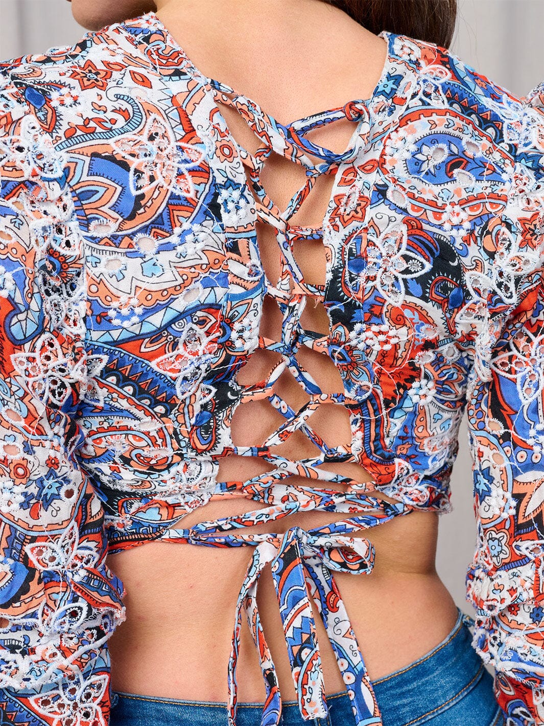 WOMEN'S LONG SLEEVE OPEN BACK V-NECK RUFFLE FLORAL CROP TOP