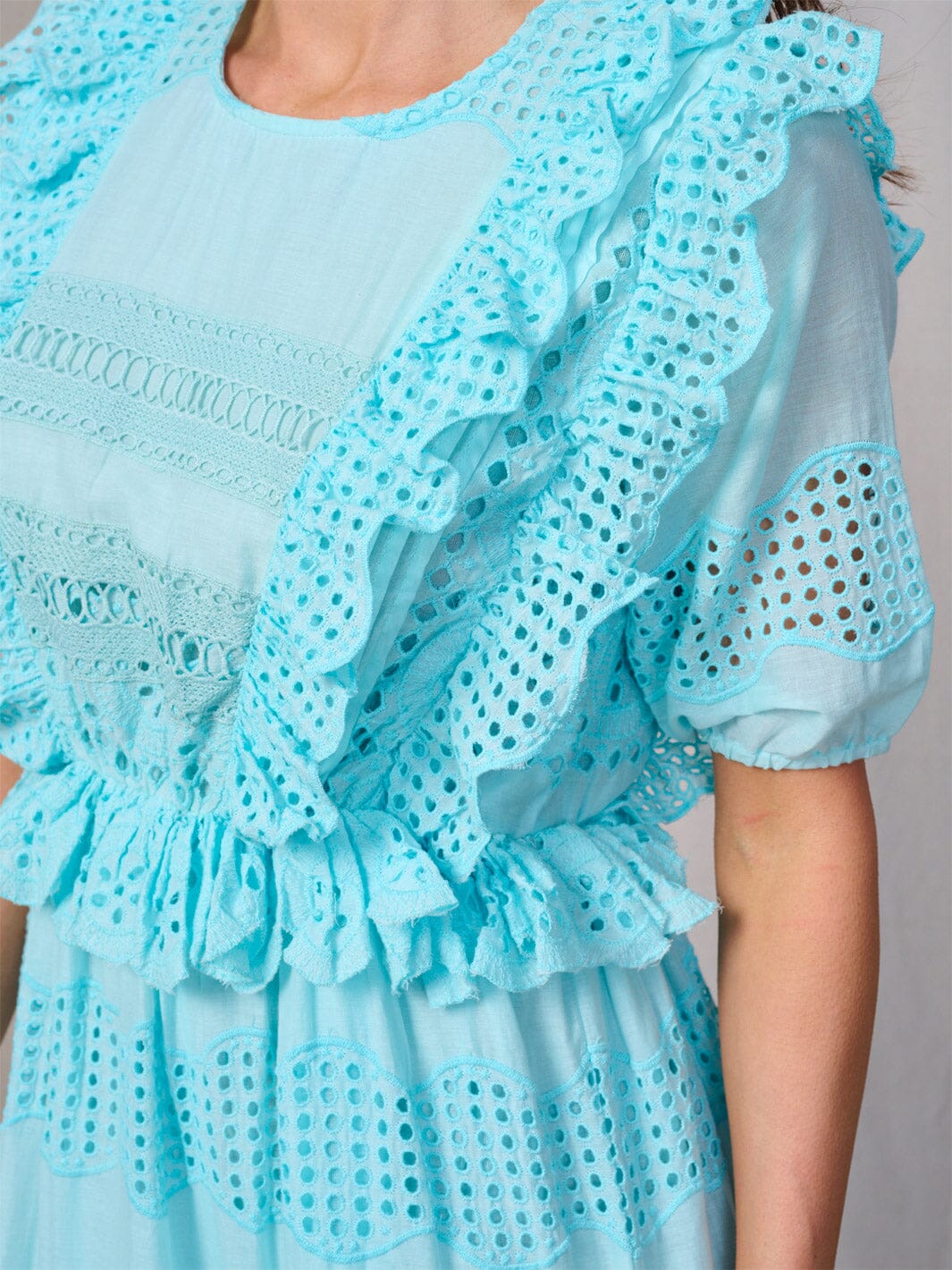 WOMEN'S SHORT SLEEVE RUFFLE EYLET TIERED MAXI DRESS