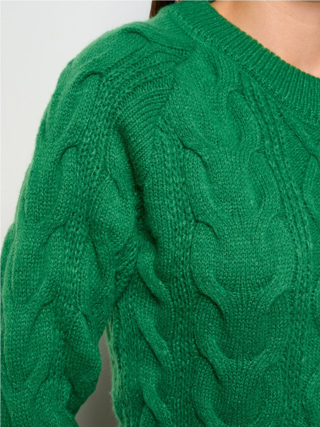 WOMEN'S LONG SLEEVE CABLE KNIT PULLOVER SWEATER