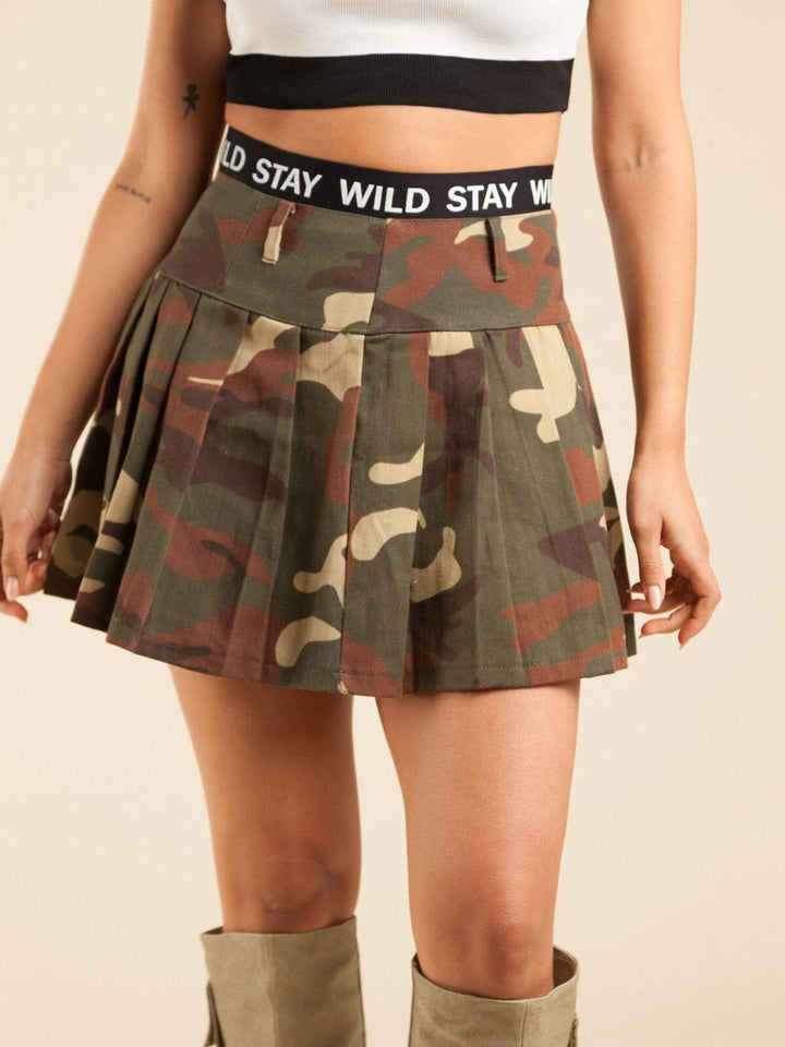 WOMEN'S ZIP UP FIT & FLARE PLEATED CAMO PRINT MINI SKIRT