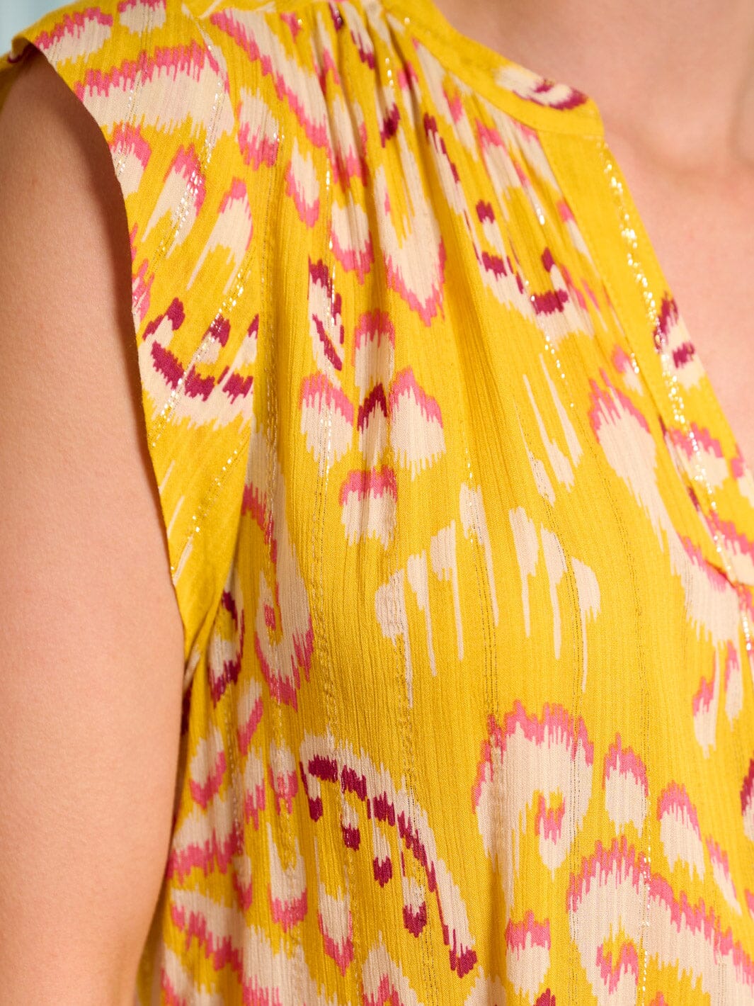 WOMEN'S SLEEVELESS V-NECK TUNIC SHIMMER MULTI PRINT TOP