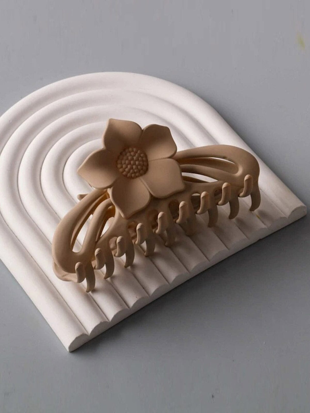 FASHION ASSORTED COLORS FLOWERS HAIR CLAW CLIPS