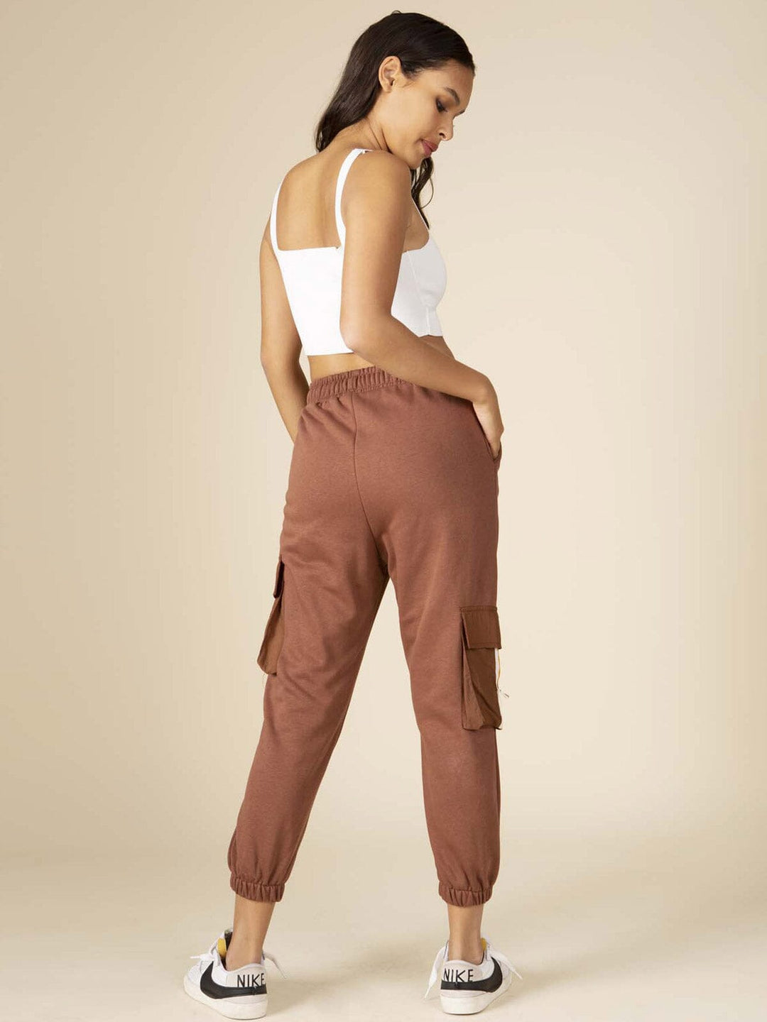 WOMEN'S POCKETS DETAILED SELF TIE JOGGER PANTS