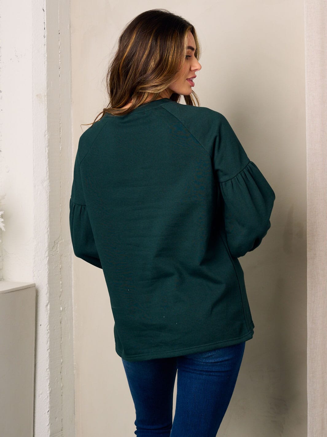 WOMEN'S LONG SLEEVE SOLID SWEATER