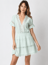 ******WOMEN'S SHORT SLEEVE V-NECK ELASTIC WAIST CROCHET DETAILED MINI DRESS