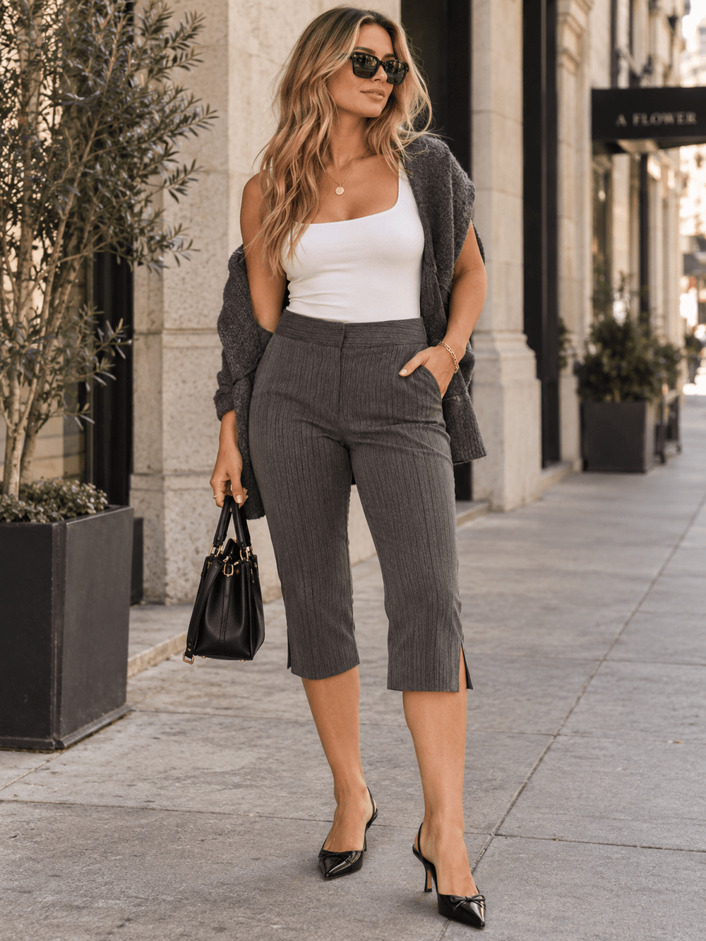 WOMEN'S BUTTON CLOSURE FRONT POCKETS STRIPES SHORTS