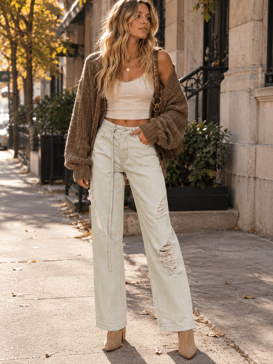 WOMEN'S BUTTON CLOSURE POCKETS WIDE LEG WASHED DISTRESS DENIM PANTS