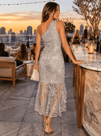 JUST ME WOMEN'S ONE SHOULDER RUFFLE HIGH-LOW SHIMMER FLORAL MIDI DRESS