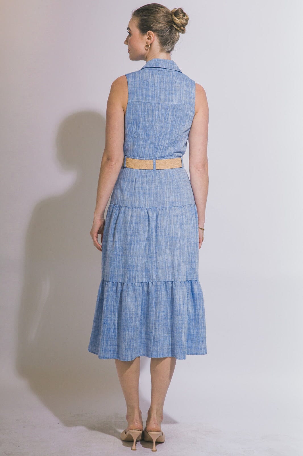 WOMEN'S SLEEVELESS BUTTON UP BELTED TIERED MIDI DRESS