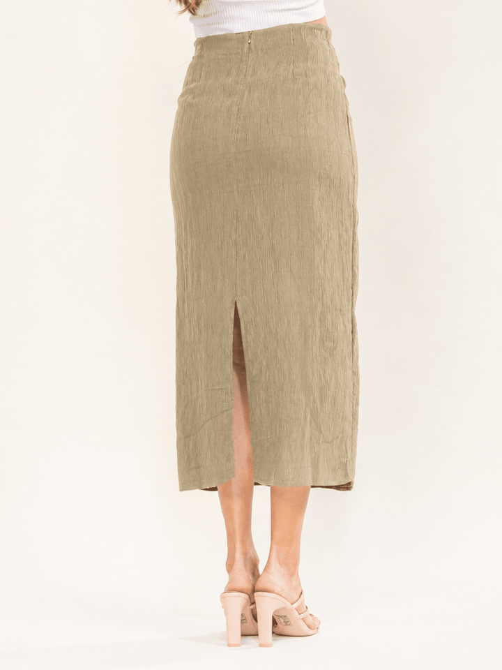 WOMEN'S ZIPPER CLOSURE BACK SLIT PLEATED MIDI SKIRT