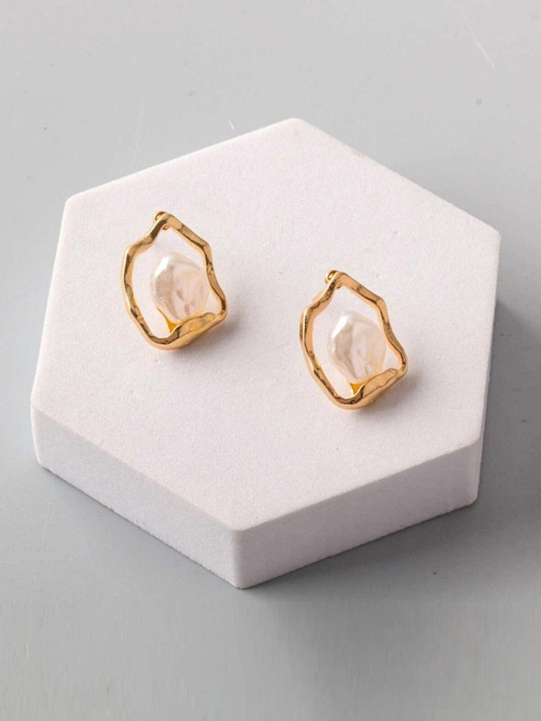 FASHION GOLD PEARL EARRINGS