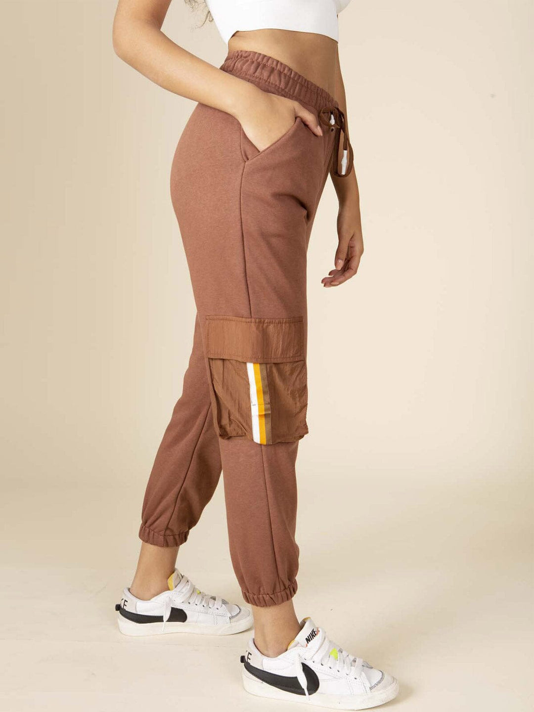 WOMEN'S POCKETS DETAILED SELF TIE JOGGER PANTS