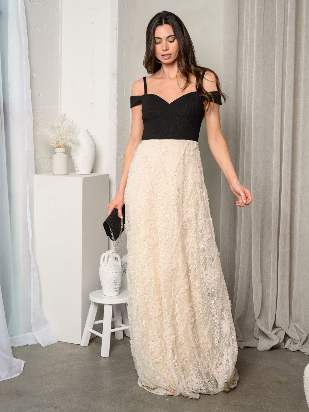 WOMEN'S SLEEVELESS SHIMMER LACE MAXI GOWN DRESS