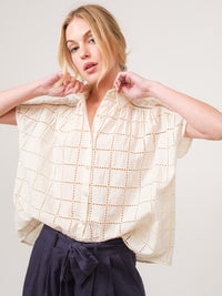 WOMEN'S SHORT SLEEVE BUTTON UP EYELET DETAILED BLOUSE