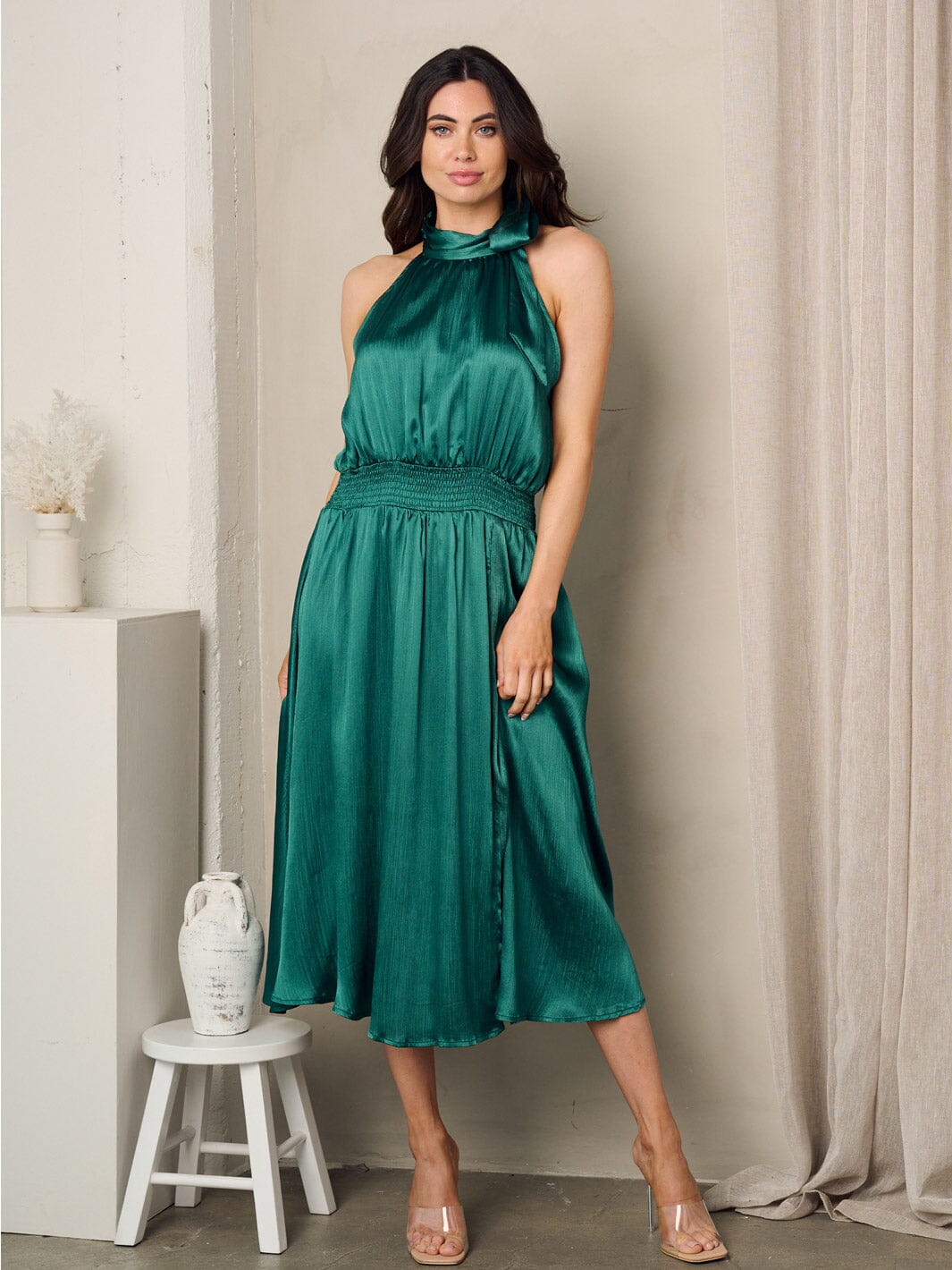 WOMEN'S SLEEVELESS NECK TIE SATIN MIDI DRESS