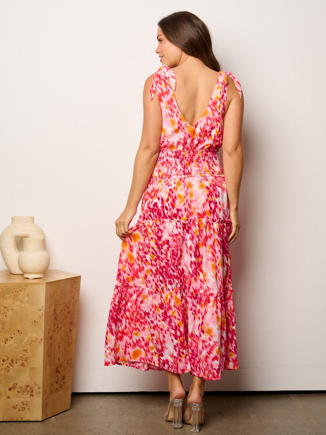 WOMEN'S SLEEVELESS V-NECK SMOCK WAIST TIERED MAXI DRESS