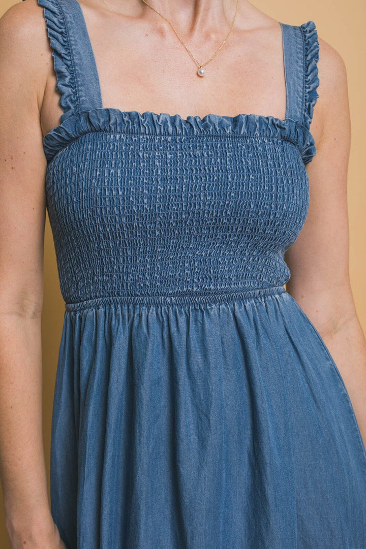 WOMEN'S SLEEVELESS SMOCK RUFFLE BOTTOM HEM CHAMBRAY MIDI DRESS