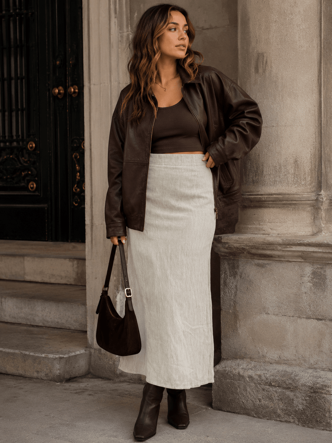 WOMEN'S ZIPPER CLOSURE BACK SLIT PLEATED MIDI SKIRT