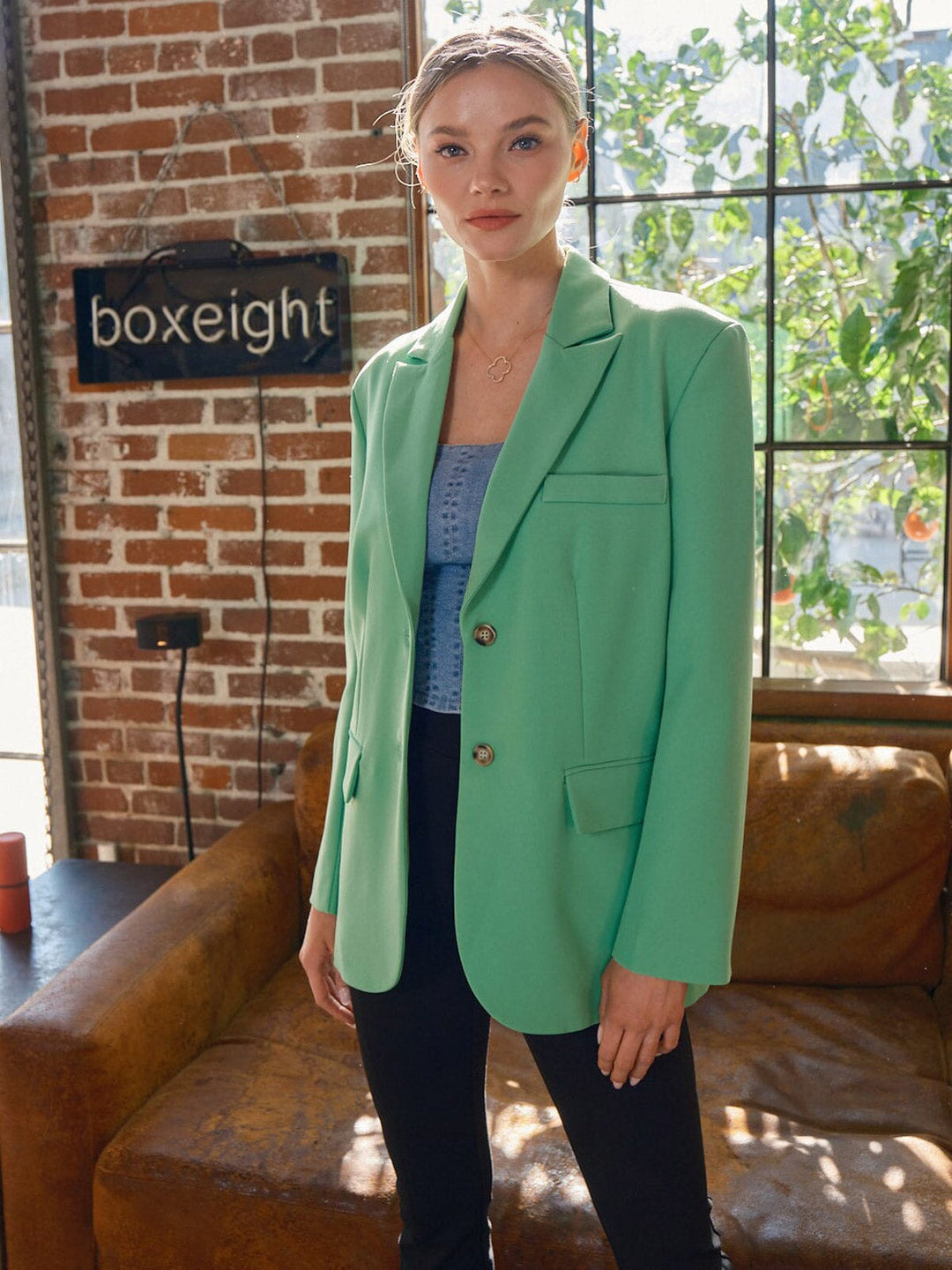 WOMEN'S LONG SLEEVE BUTTON CLOSURE BLAZER