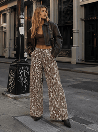 WOMEN'S BUTTON CLOSURE ELASTIC WAIST FRONT POCKETS PRINT WIDE LEG PANTS