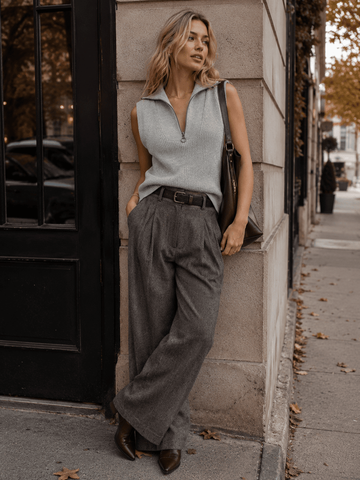 WOMEN'S SLEEVELESS ZIP UP KNIT TOP