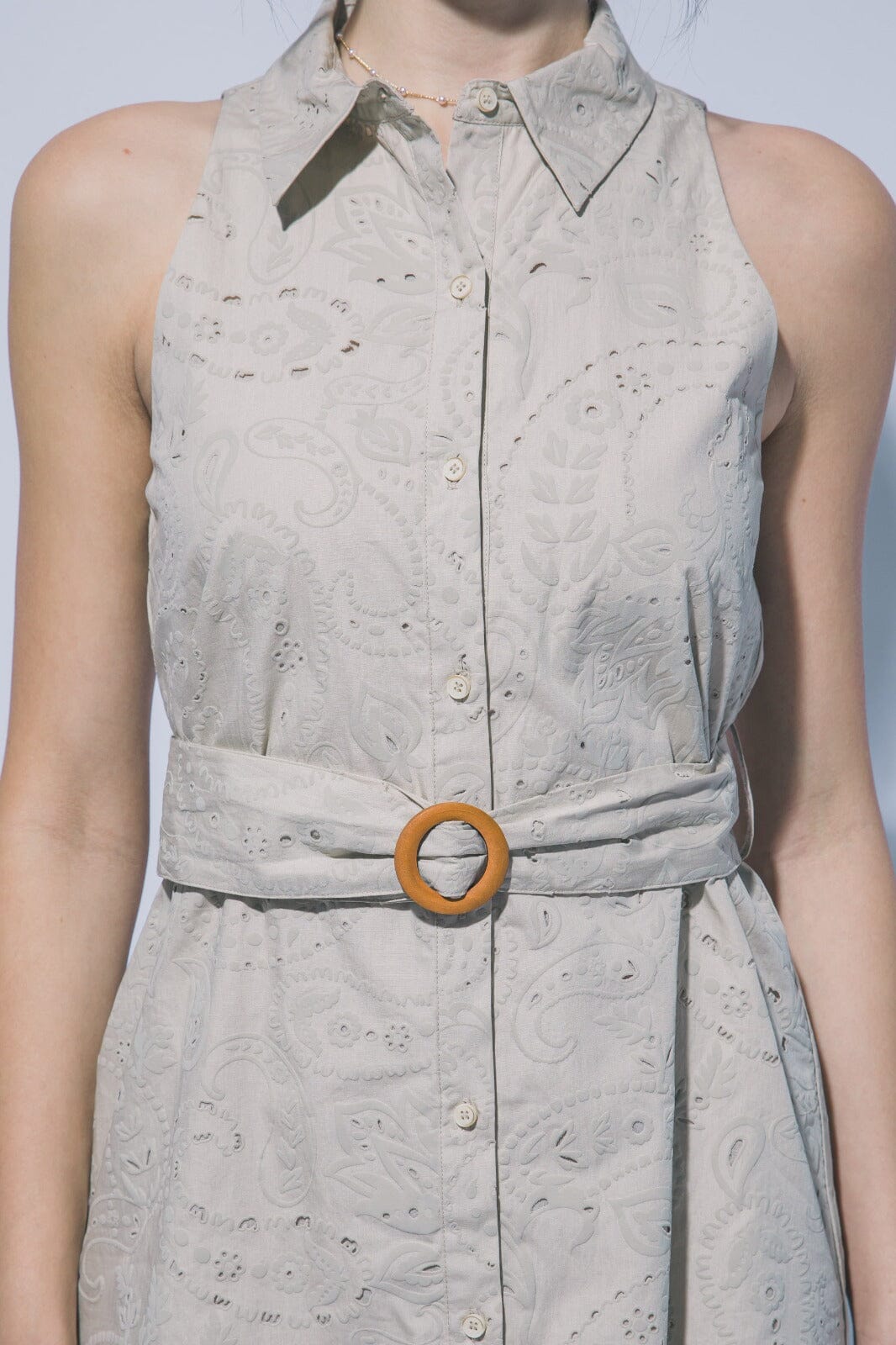 WOMEN'S SLEEVELESS BUTTON UP BELTED EYELET MINI DRESS