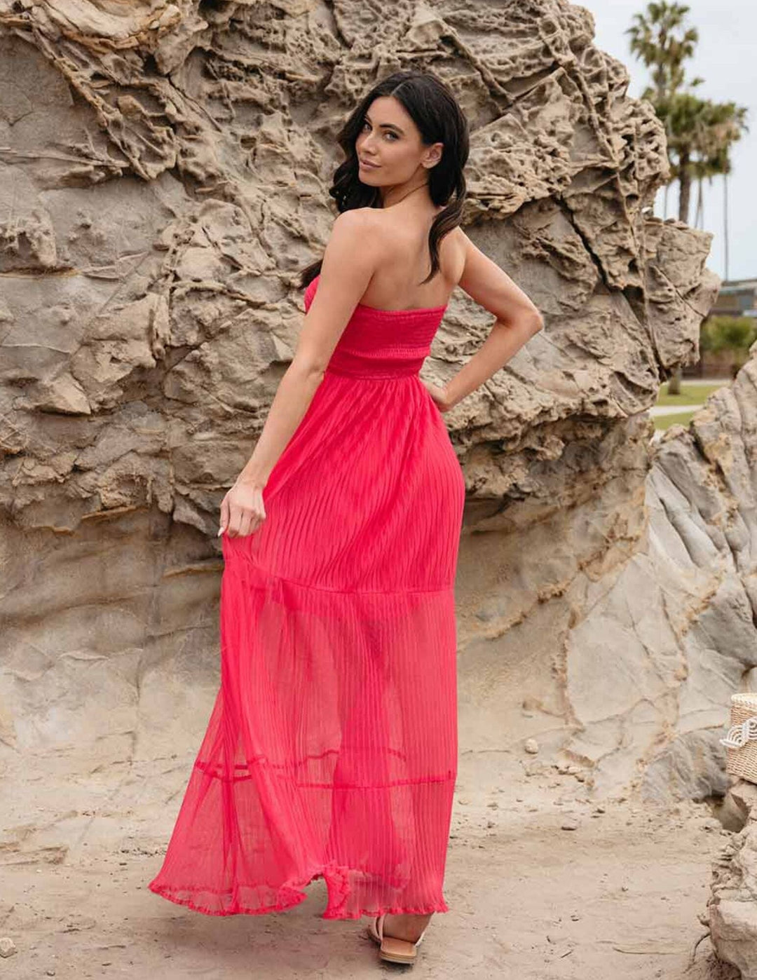 WOMEN'S SLEEVELESS TIERED SMOCK MAXI DRESS
