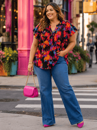 PLUS SIZE SHORT SLEEVE V-NECK MULTI PRINT PLEATED BLOUSE