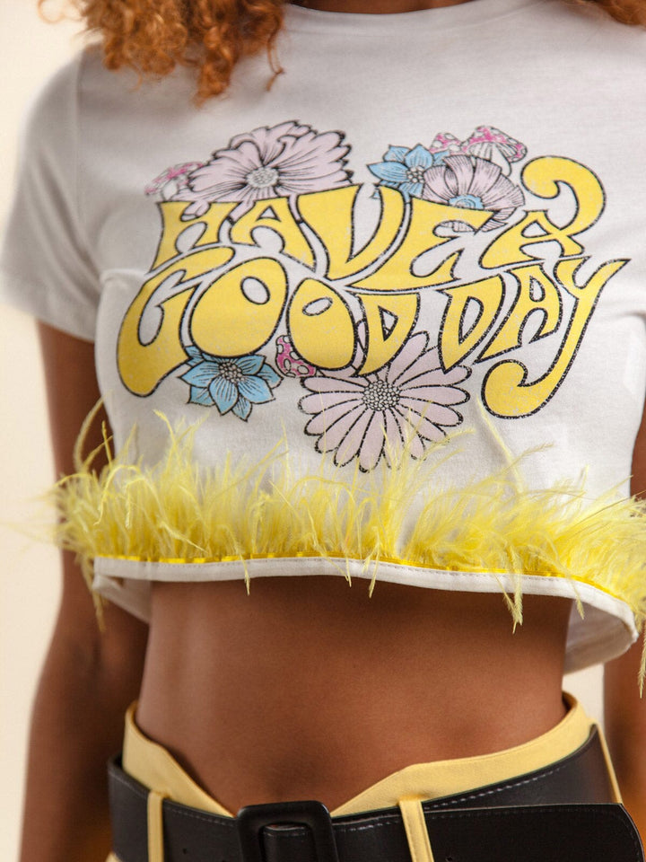 WOMEN'S SHORT SLEEVE GRAPHIC FEATHER BOTTOM HEM CROP TOP