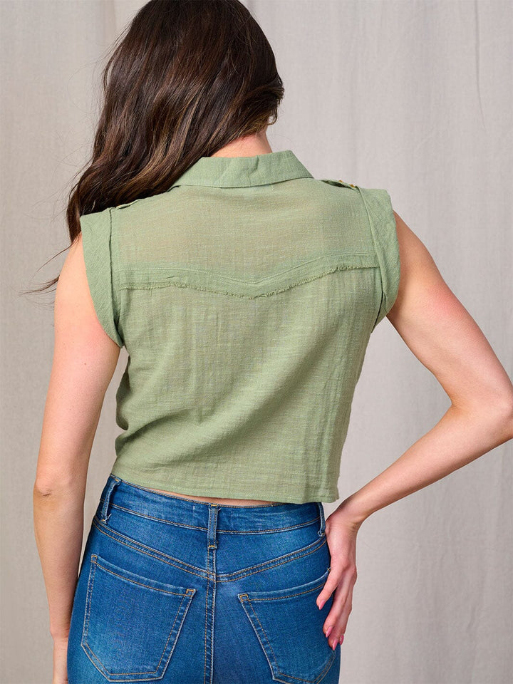 WOMEN'S SLEEVELESS BUTTON UP FRONT POCKET TOP