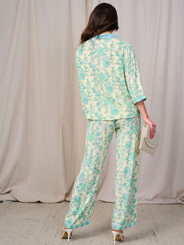 WOMEN'S 3/4 SLEEVES BUTTON UP FRONT POCKET BLOUSE