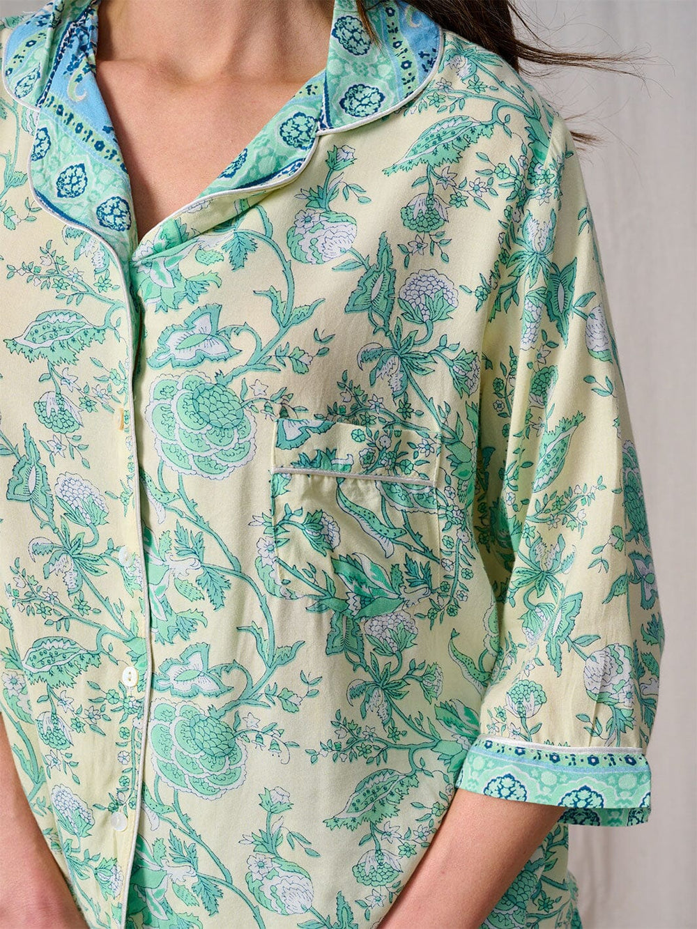 WOMEN'S 3/4 SLEEVES BUTTON UP FRONT POCKET BLOUSE