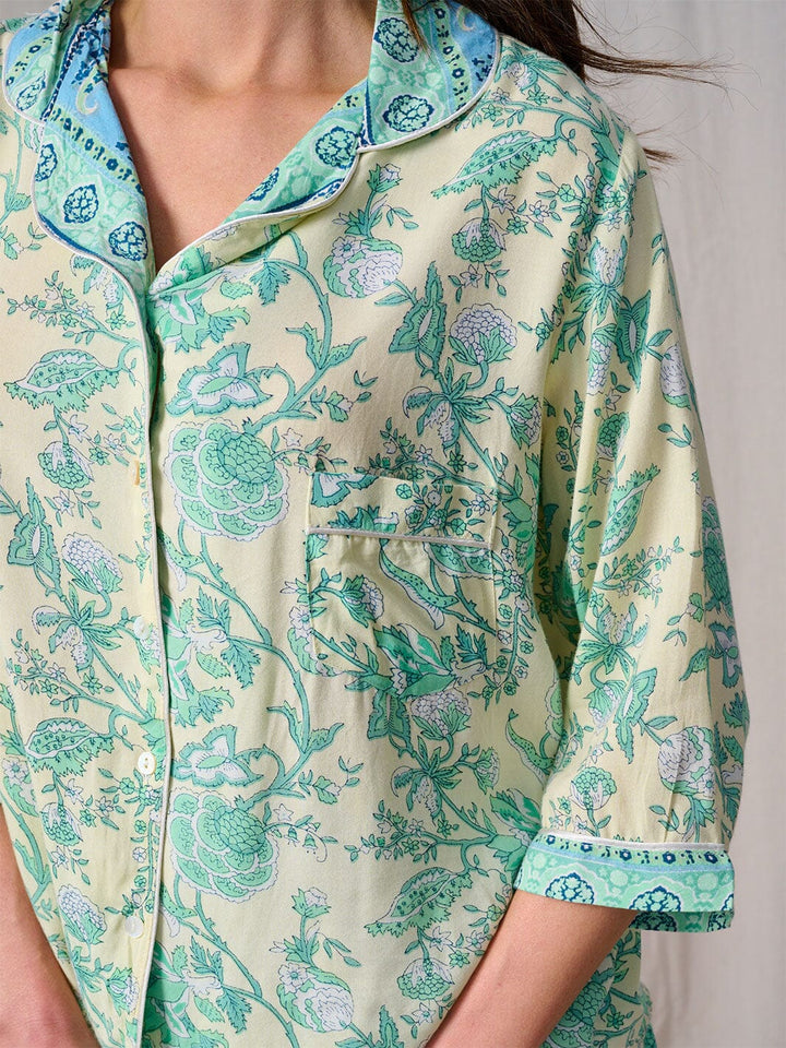 WOMEN'S 3/4 SLEEVES BUTTON UP FRONT POCKET BLOUSE