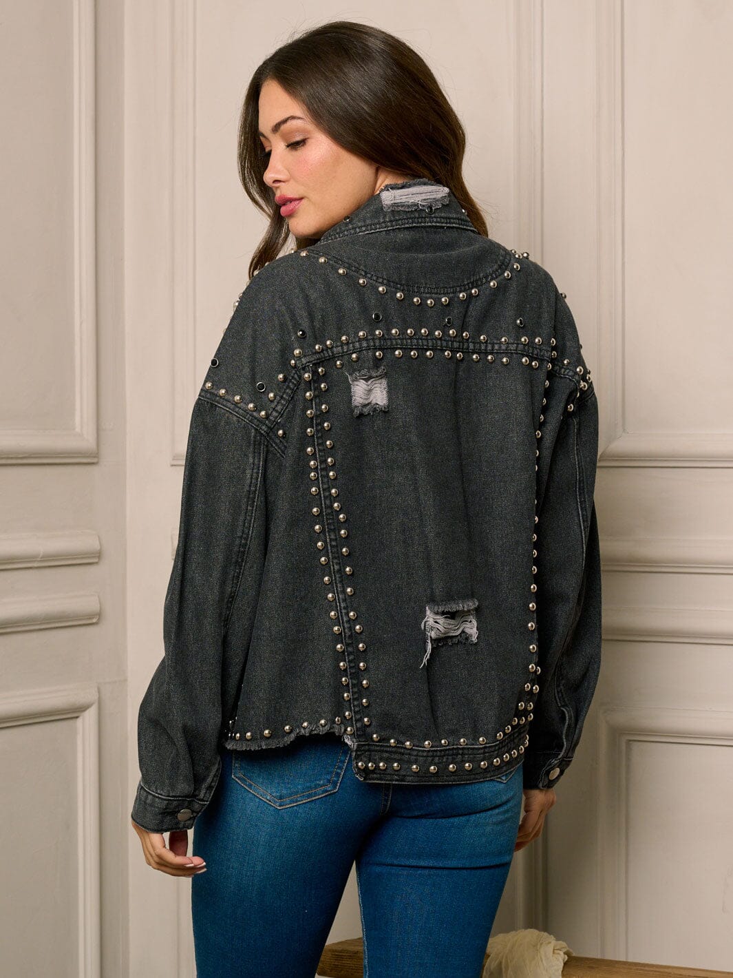 WOMEN'S LONG SLEEVE BUTTON UP PEARL DISTRESS DETAILED DENIM JACKET