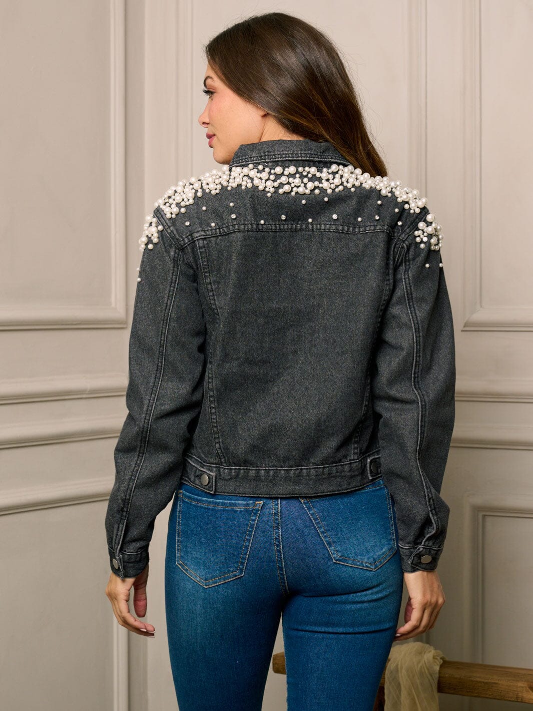 WOMEN'S LONG SLEEVE BUTTON UP PEARL DETAILED DENIM JACKET