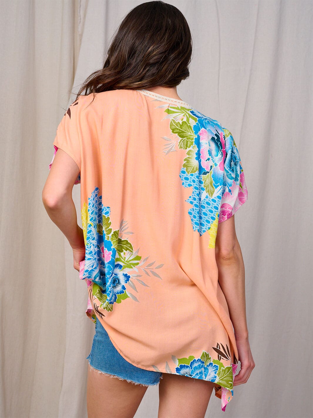 WOMEN'S SHORT SLEEVE V-NECK TRIM TUNIC FLORAL TOP