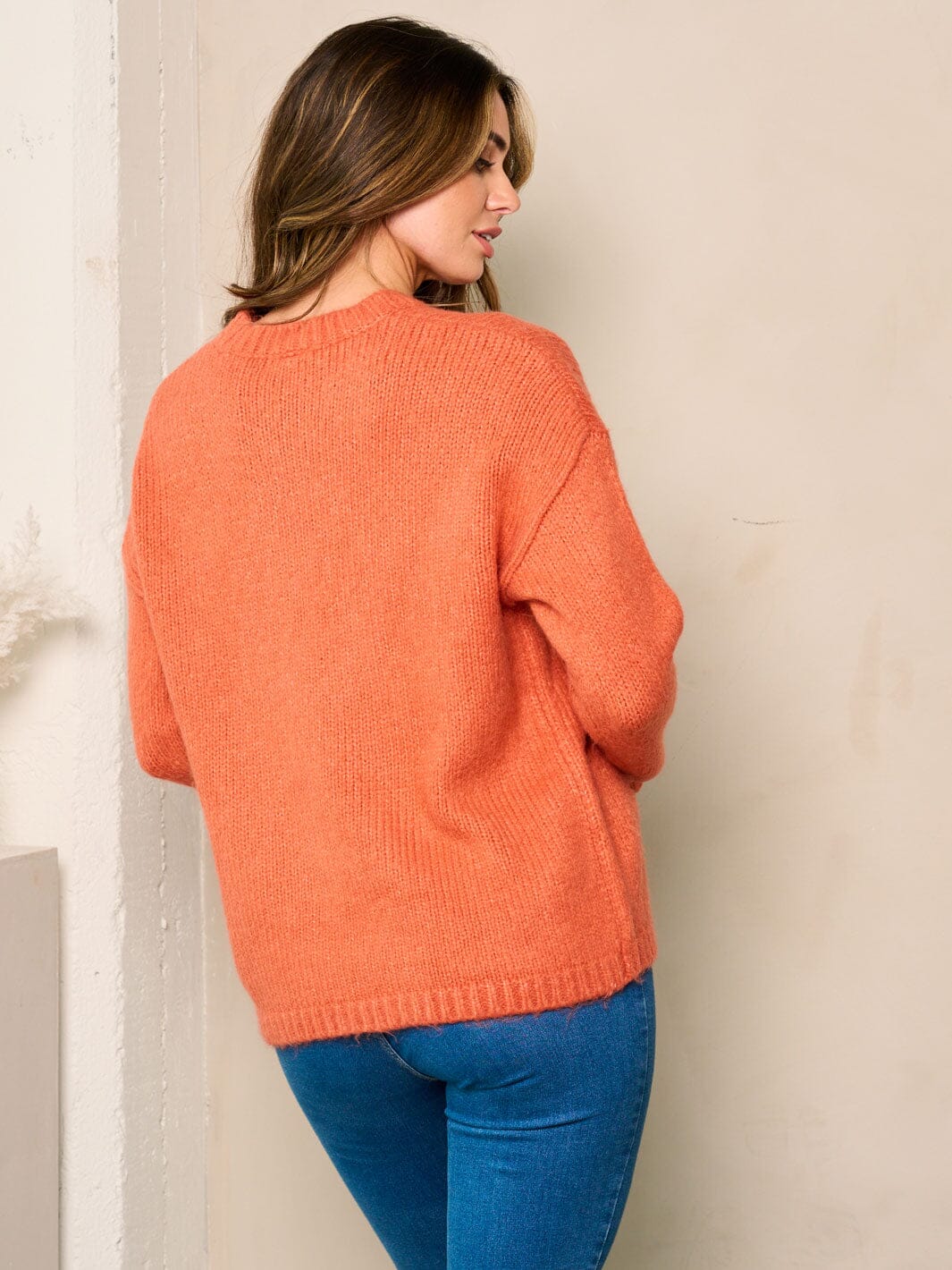 WOMEN'S LONG SLEEVE SOLID KNIT SWEATER