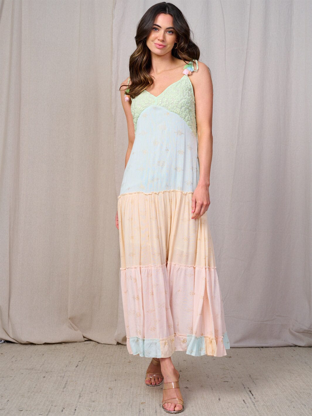 WOMEN'S SLEEVELESS V-NECK TIERED PRINT COLORBLOCK MAXI DRESS