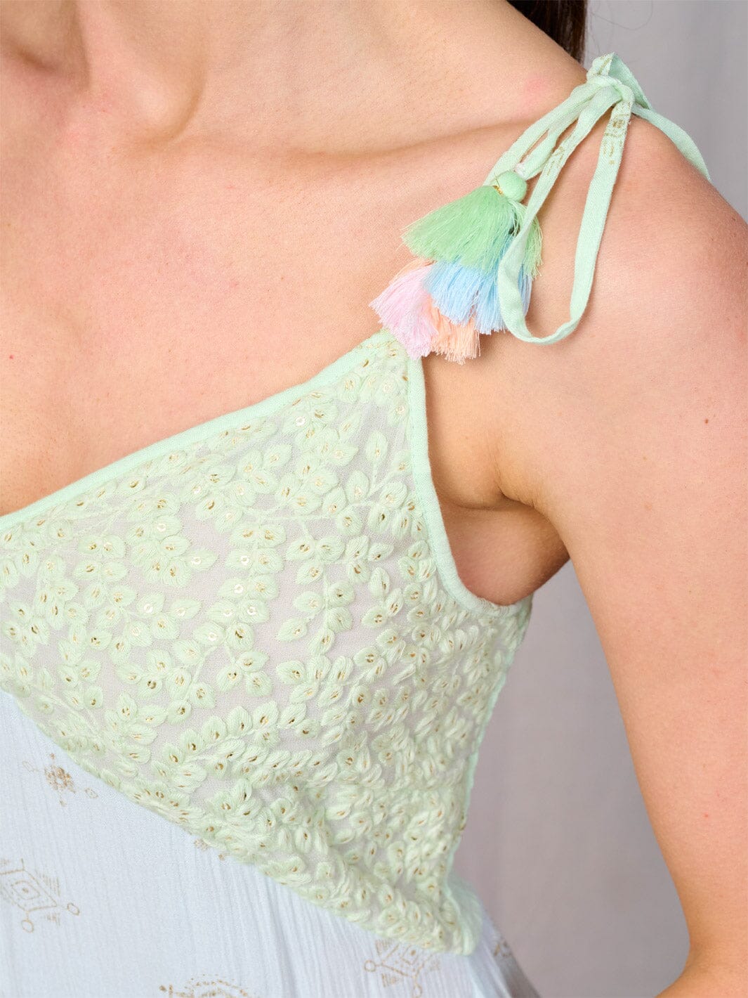 WOMEN'S SLEEVELESS V-NECK TIERED PRINT COLORBLOCK MAXI DRESS