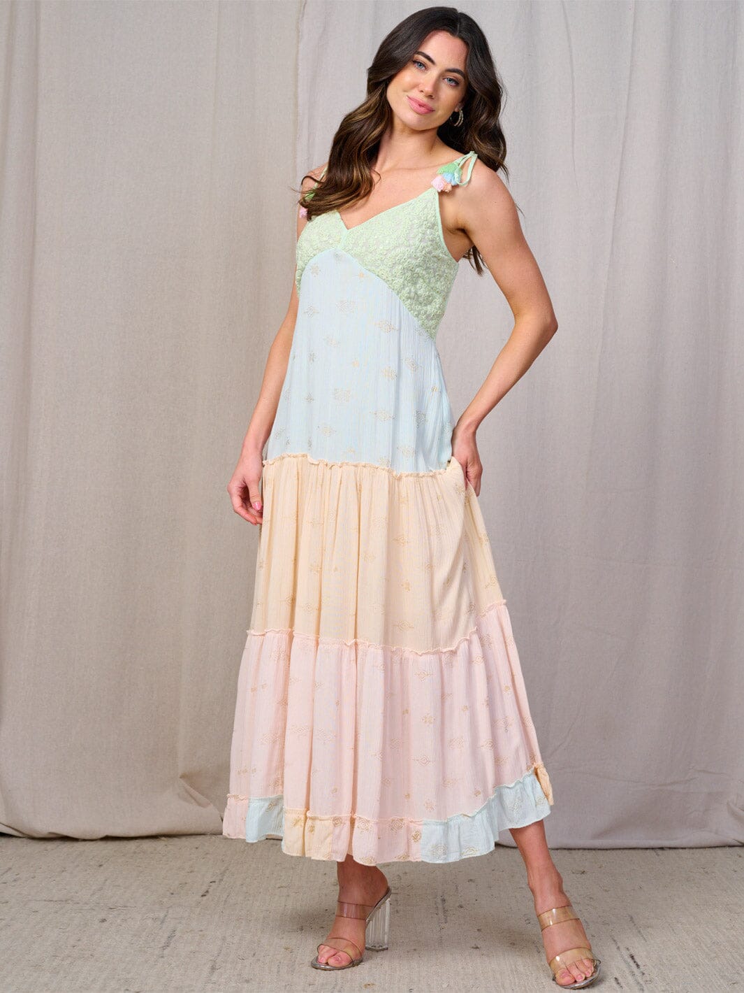 WOMEN'S SLEEVELESS V-NECK TIERED PRINT COLORBLOCK MAXI DRESS