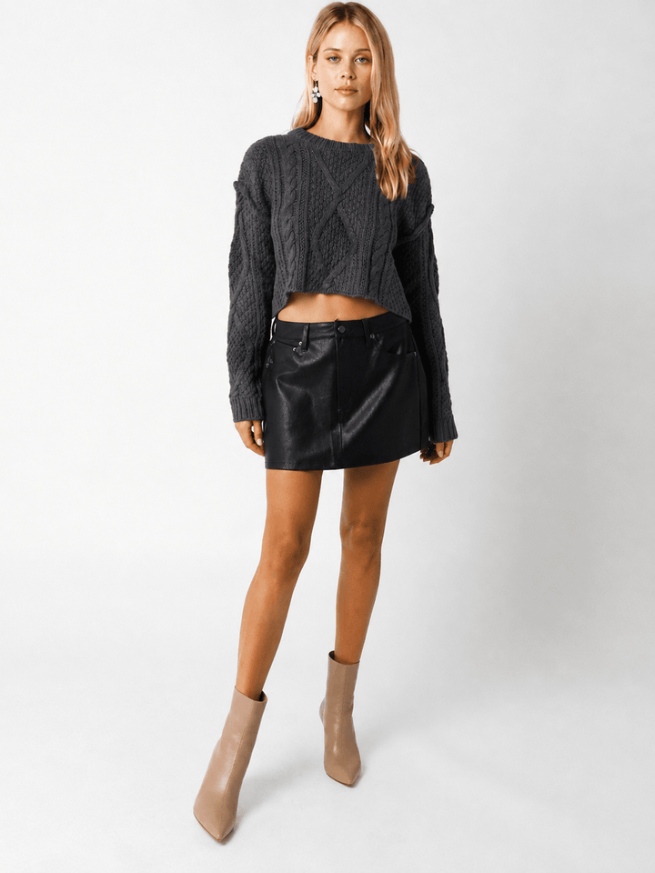 WOMEN'S LONG SLEEVE CABLE KNIT PULLOVER CROP SWEATER