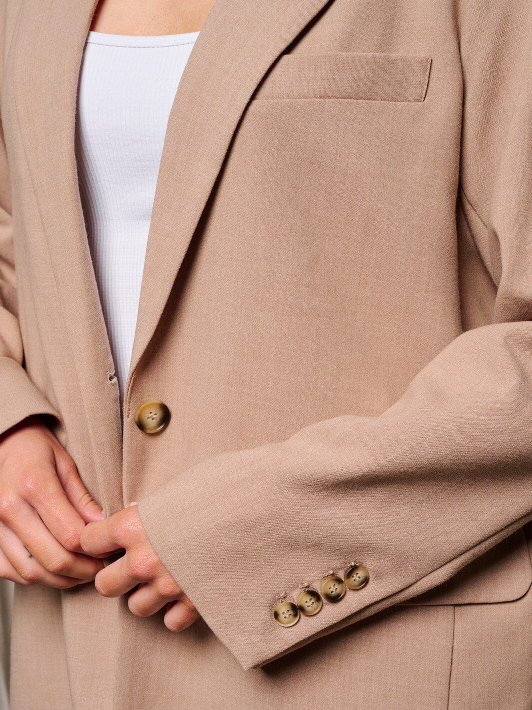 WOMEN'S LONG SLEEVE BUTTON CLOSURE POCKETS BLAZER