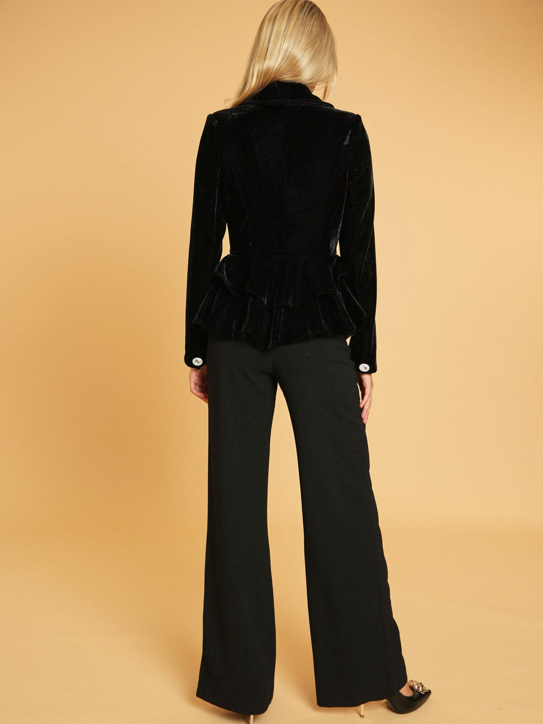 WOMEN'S LONG SLEEVE BUTTON CLOSURE RUFFLE DETAILED VELVET BLAZER