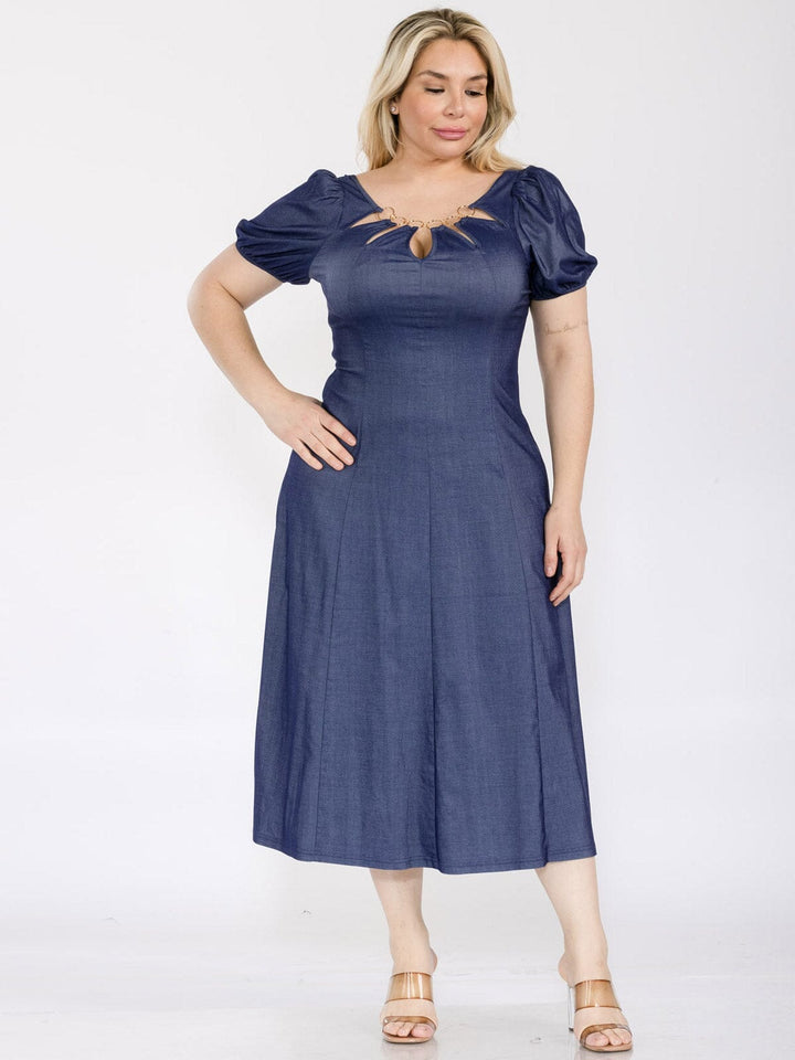 PLUS SIZE SHORT SLEEVE NECK DETAILED FIT & FLARE CHAMBRAY MIDI DRESS