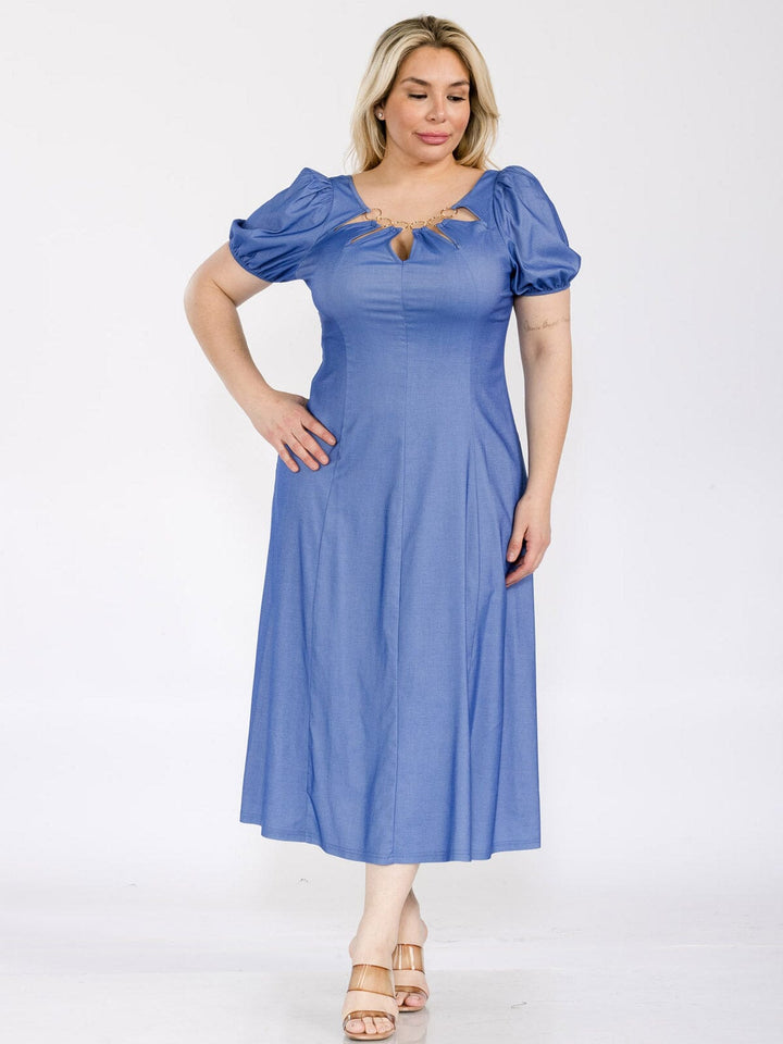 PLUS SIZE SHORT SLEEVE NECK DETAILED FIT & FLARE CHAMBRAY MIDI DRESS